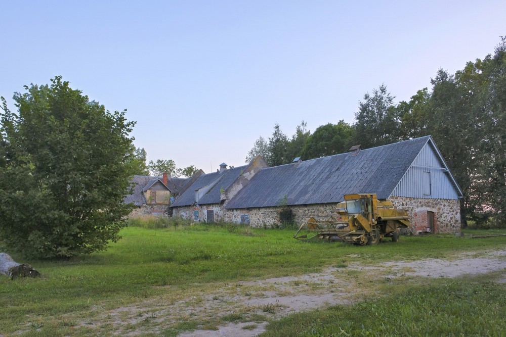 Skangaļu muižas saimniecības ēkas