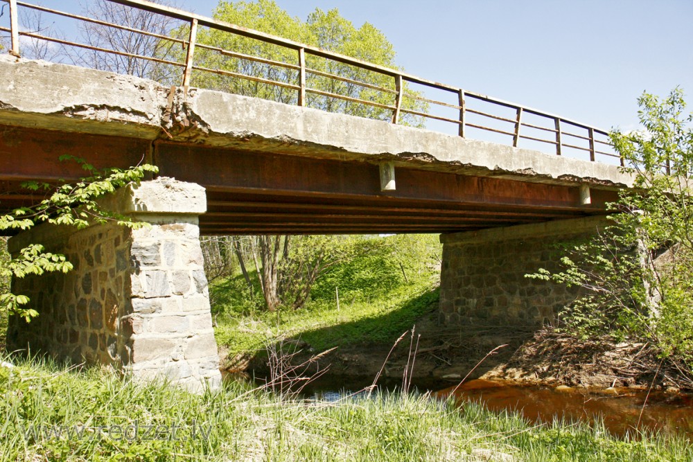 tilts pār Avieksti (Aviekstes)