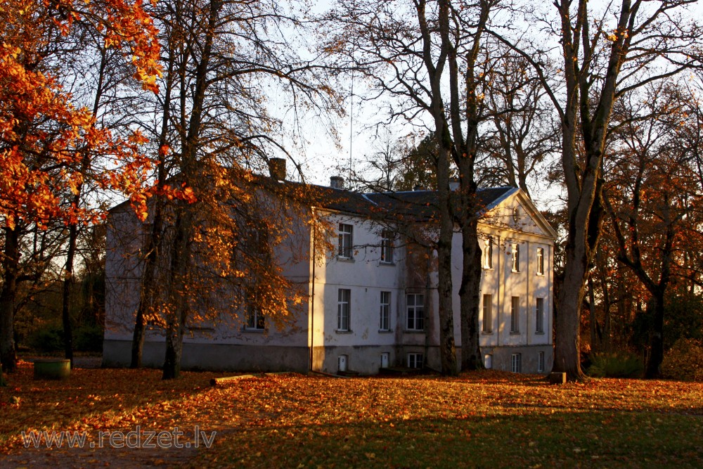 Biržu muižas Kungu māja