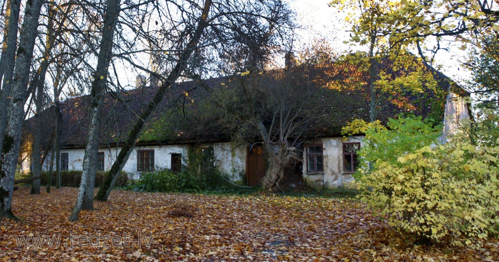 Biržu muižas kalpu dzīvojamā ēka