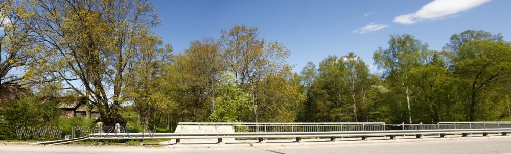 Tilts pār Ogri (Tūjas)