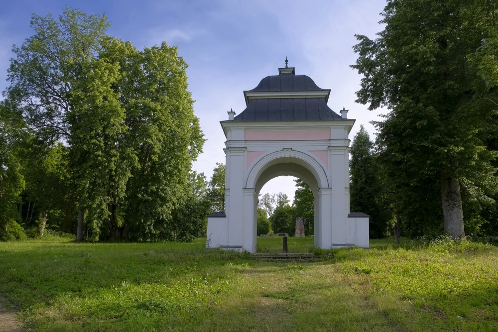 Lindes muižas vārti