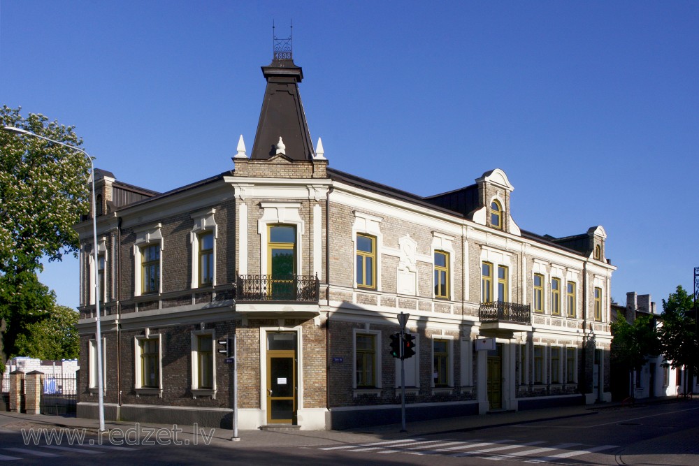 Ventspils, Saules iela 19