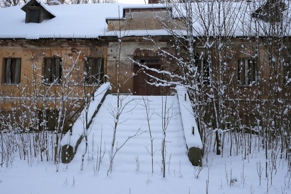 Upes muižas ieejas portāls