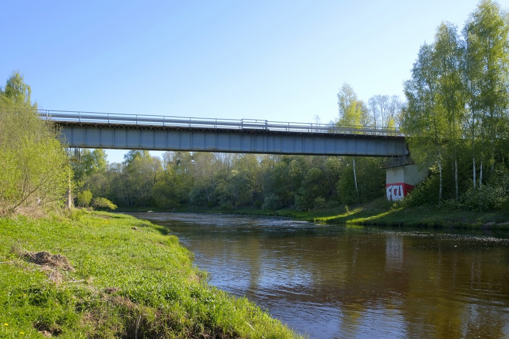 The former narrow-gauge railway bridge over Salaca