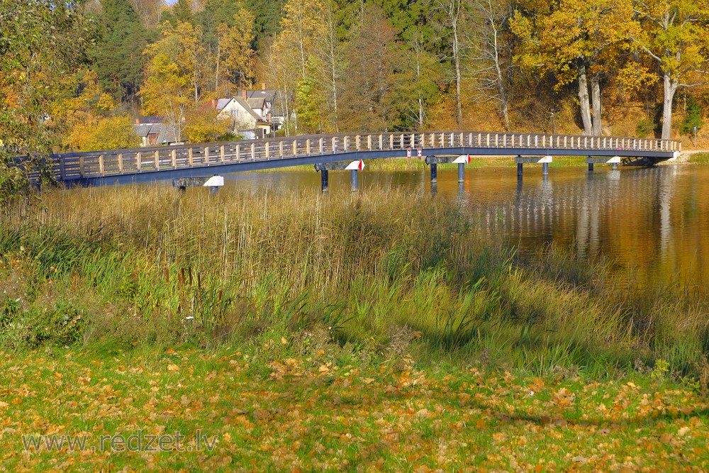 Gājēju tilts no Marijas salas uz Tempļa kalnu