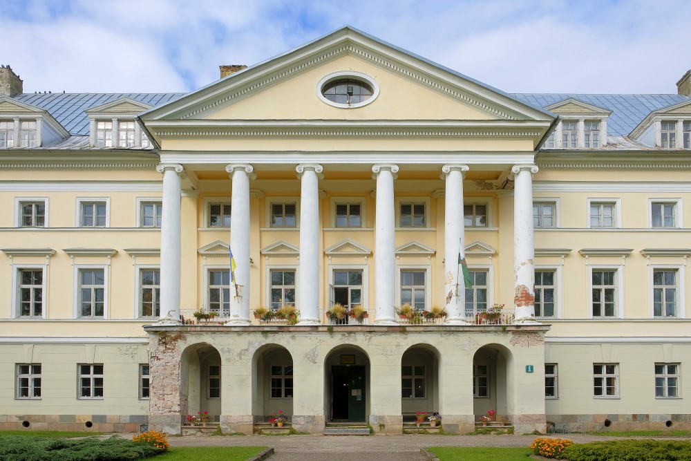 Kazdangas pils ieejas portāls
