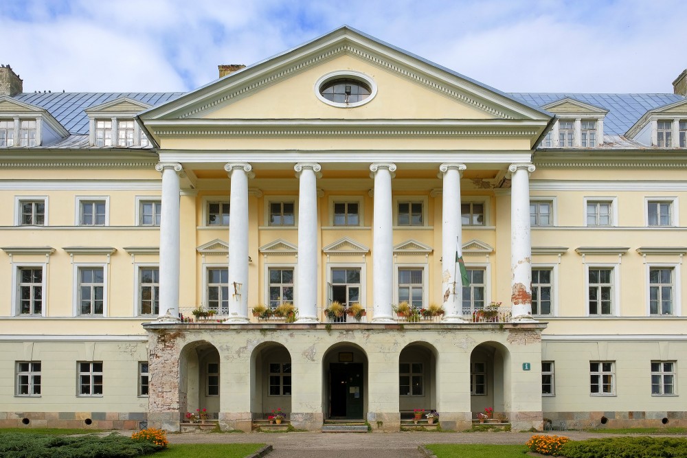 Kazdangas pils ieejas portāls