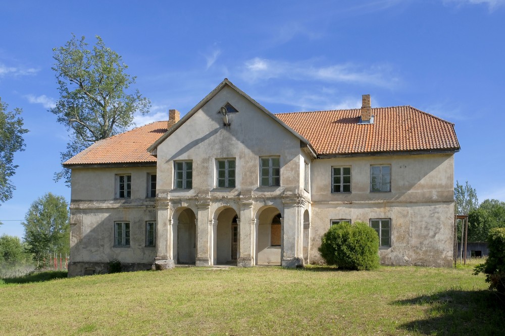 Rēzaka Manor Granary, later a Residential House