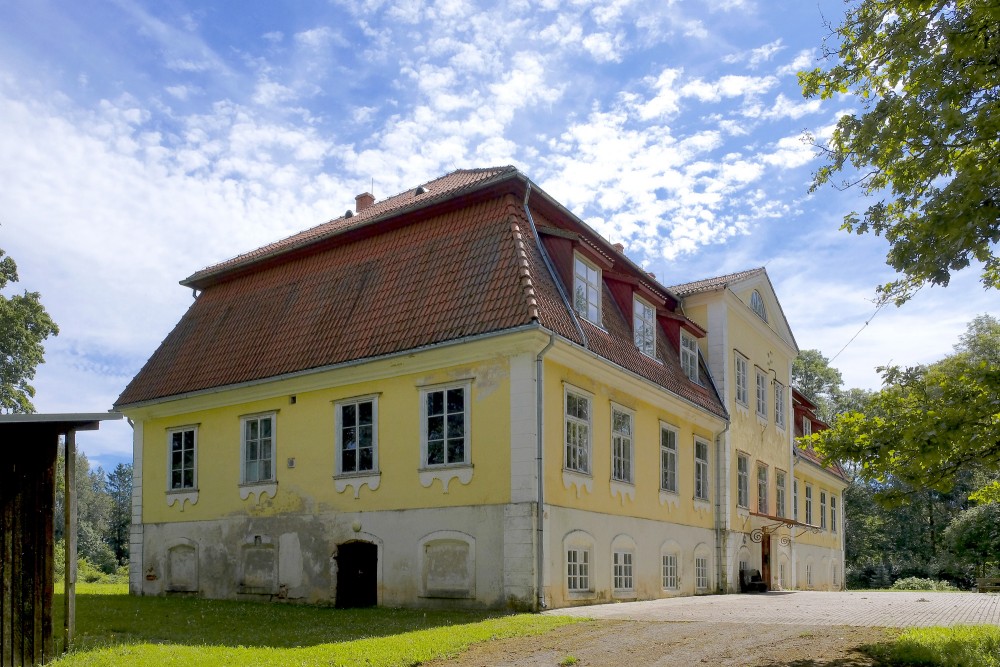 Beļava Manor