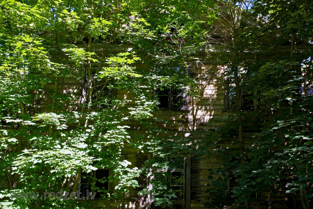 Abandoned Jamaiku Manor House