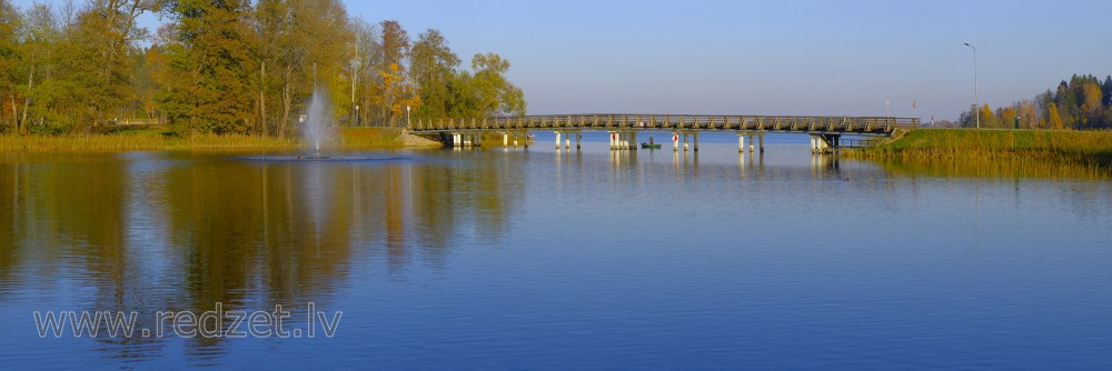 Alūksnes Pilssalas tilta panorāma