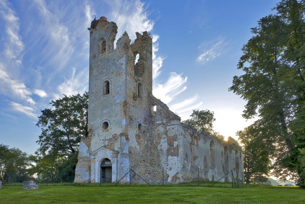 Salgales luterāņu baznīcas drupas