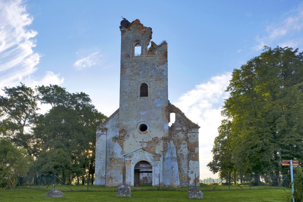 Salgales evanģēliski luteriskās baznīcas drupas