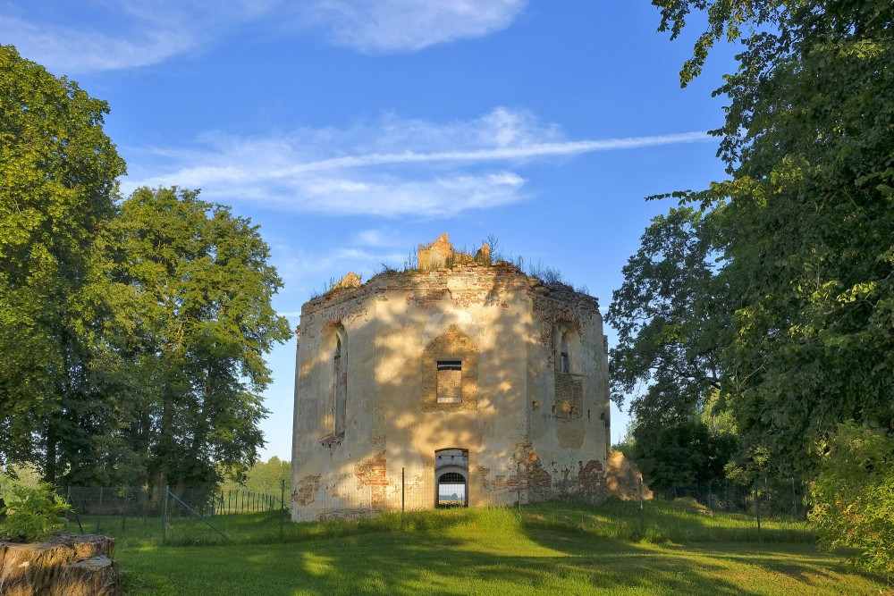 Salgales evanģēliski luteriskās baznīcas drupas Salgales evanģēliski luteriskās baznīcas drupas