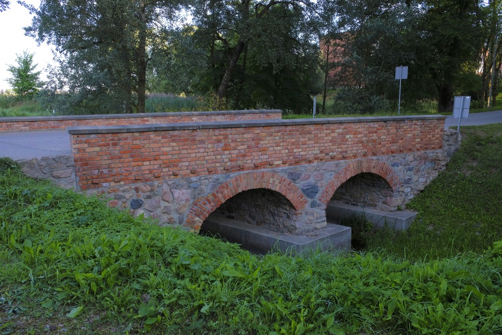 Garozas upītes vēsturiskais tilts