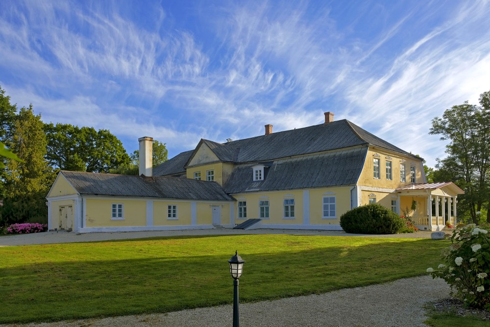 Codes muižas dzīvojamā ēka