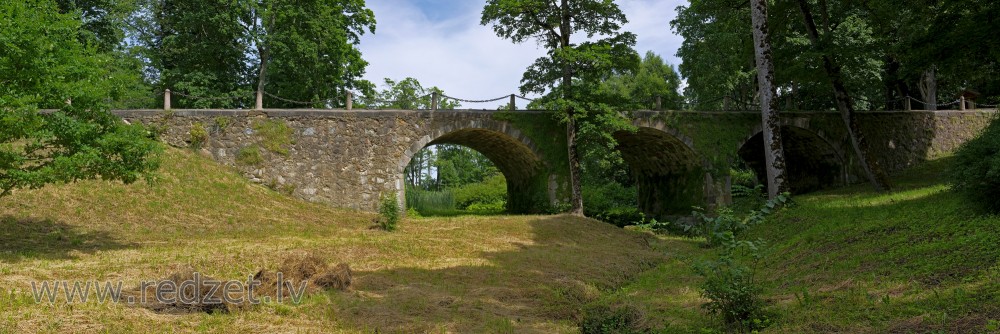Kazdangas akmens tilta panorāma