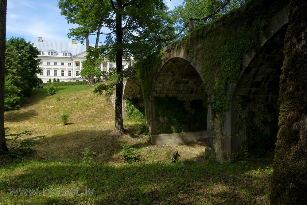 Kazdanga Stone Bridge And Kazdanga Palace