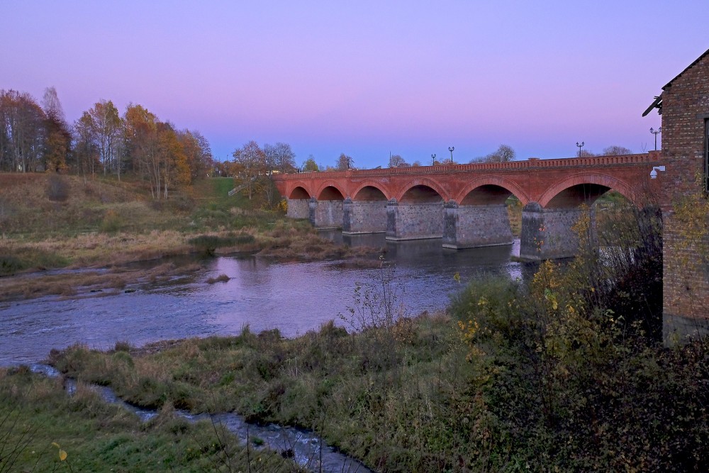 Senais ķieģeļu tilts pār Ventu