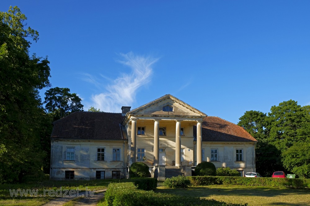 Padures muižas pils centrālā fasāde