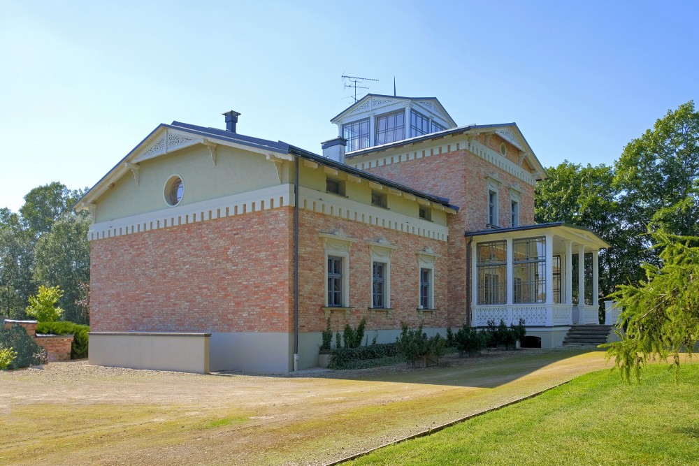 Saules muižas kungu māja