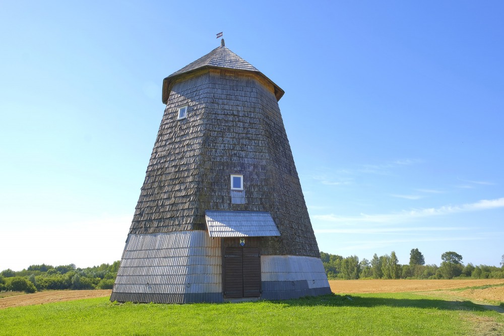 Ķiru koka vējdzirnavas