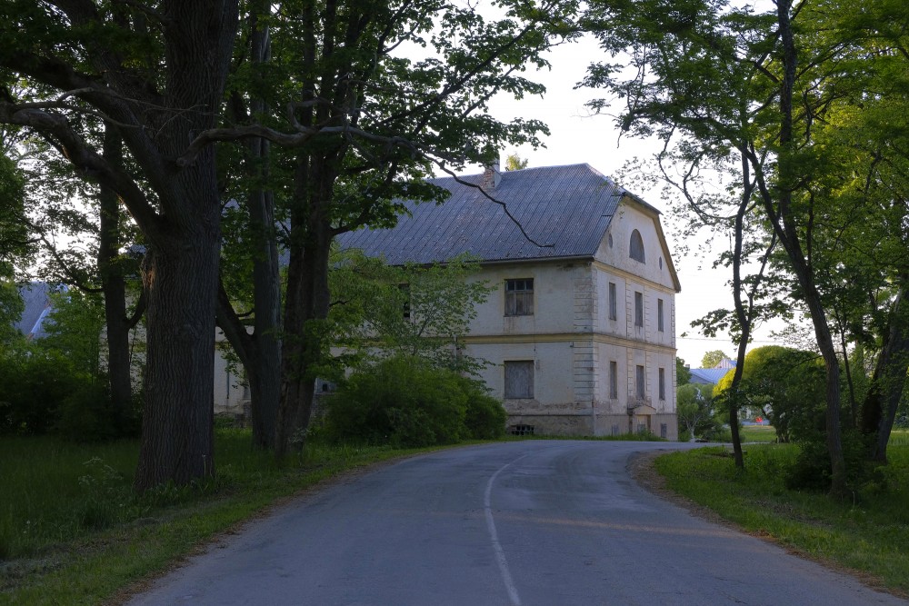 Cīravas muižas kalpu māja