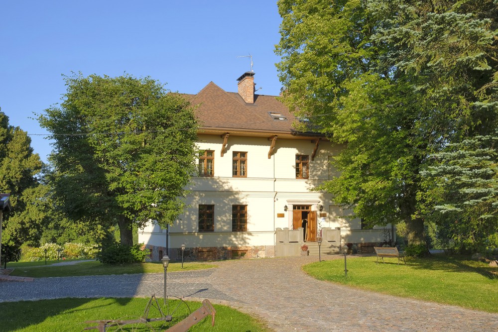 Mazmežotnes muižas kungu māja