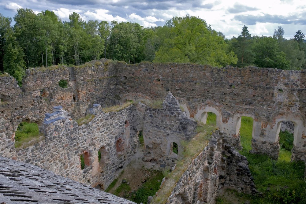 Rauna Medieval Castle Ruins