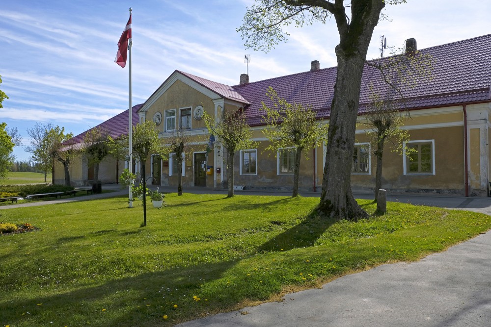 Remtes muižas manēžas ēka