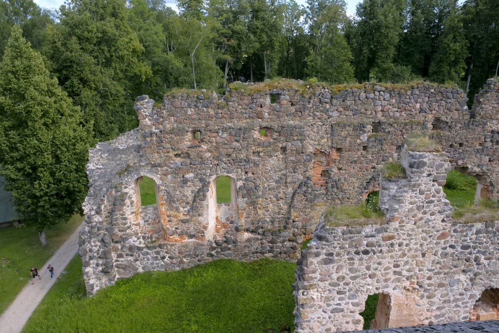 Rauna Medieval Castle ruins