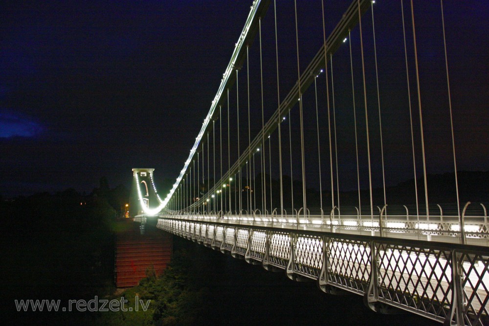 Clifton Suspension tilts Bristolē