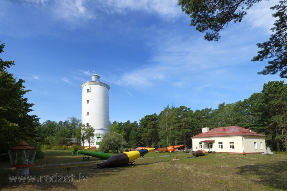 Ovišu bāka un boju ekspozīcija pie bākas