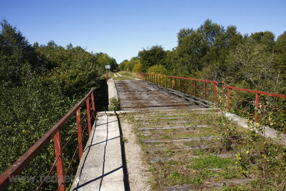 Dzelzceļa tilts pār Mazo Juglu pie Suntažiem