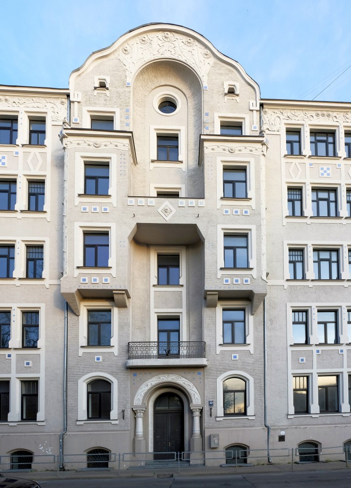 Fragment of the facade (Skolas Street 32, Riga)