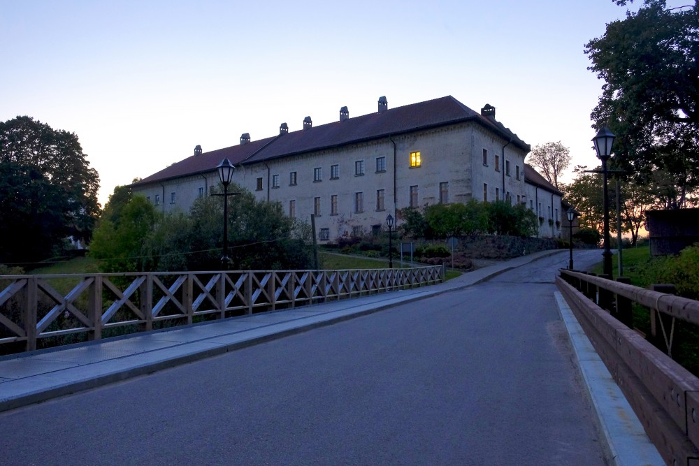Dundagas pils vēlu vakarā