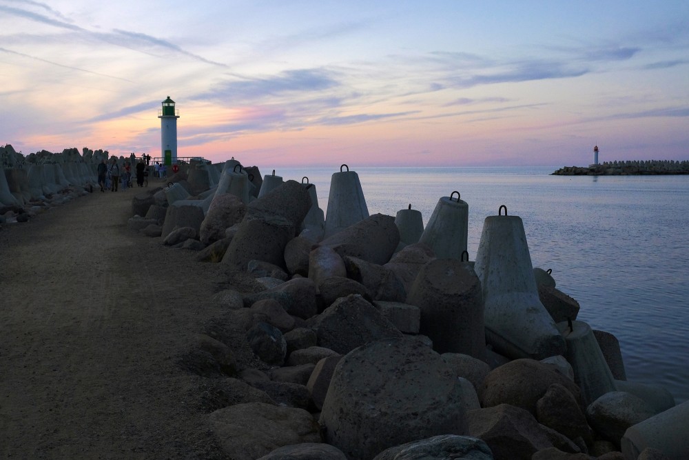 Ventspils Dienvidu mols pēc saulrieta