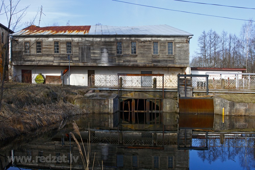 Ugāles dzirnavas (Slūžas)