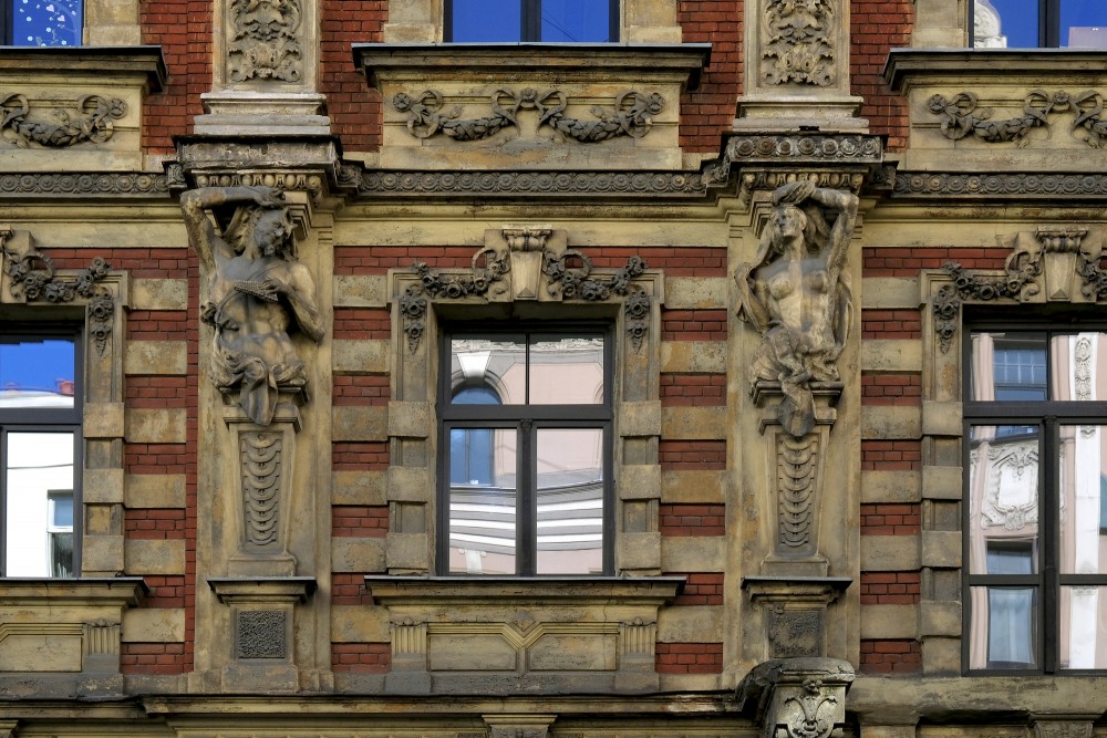 A fragment of facade (Lāčplēša 36)