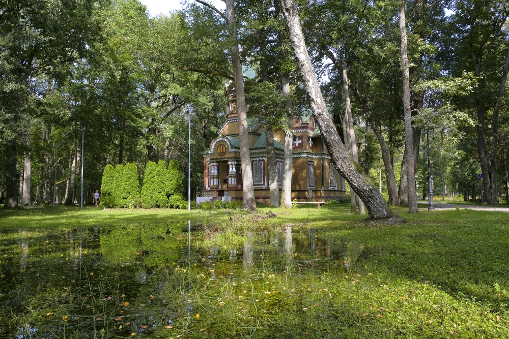 Sv. Pētera un Sv. Pāvila pareizticīgo baznīca Ķemeru parka ainavā