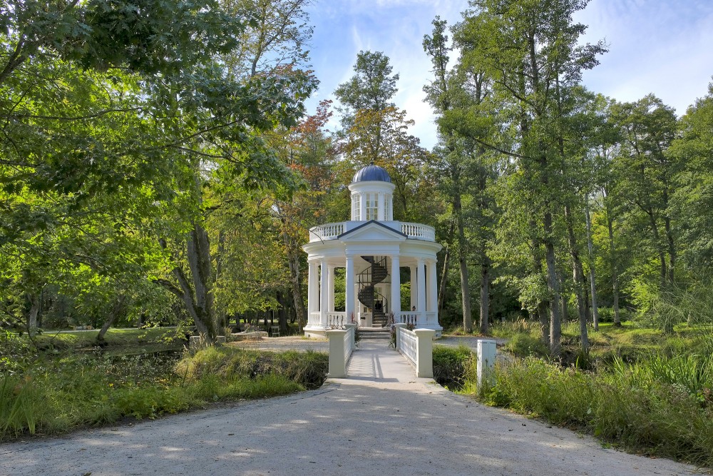Kemeri Park coffee pavilion viewed from the path