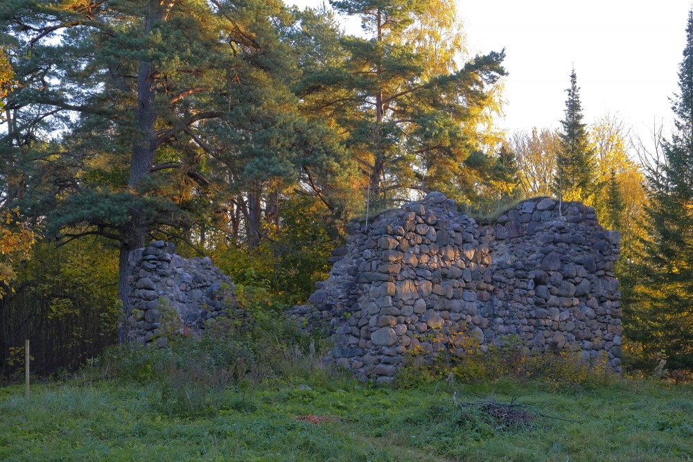 Vecās Liepupes (Pernigeles) luterāņu baznīcas kapelas drupas