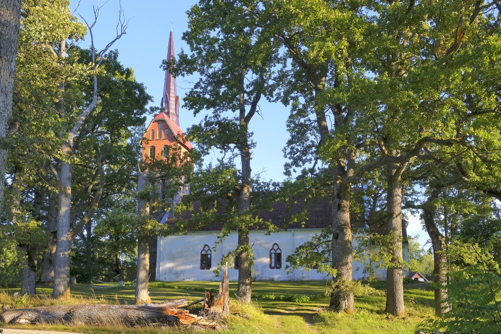 Zaubes evaņģēliski luteriskā baznīca Zaubes evaņģēliski luteriskā baznīca