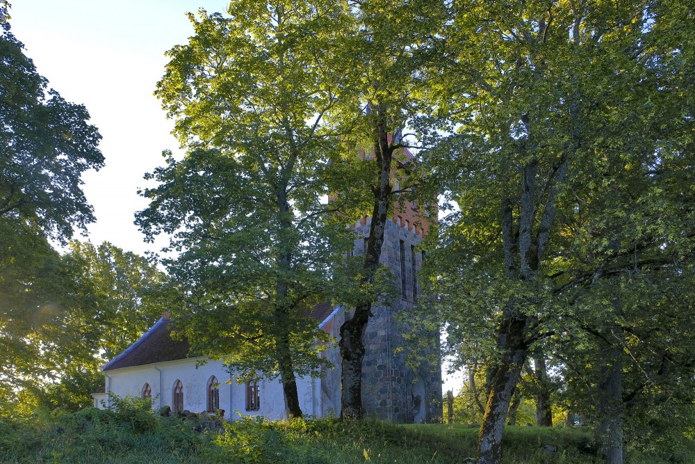 Zaubes evaņģēliski luteriskā baznīca
