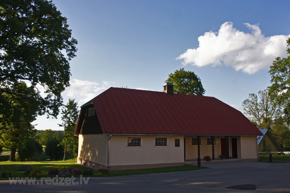 Kultūras mantojuma centrs „Tīnūžu muiža”