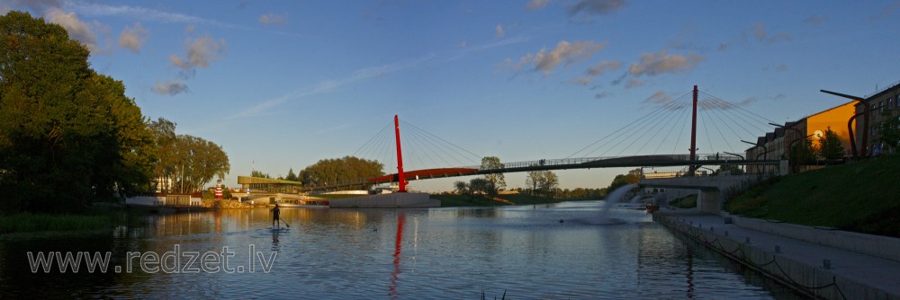 Jāņa Čakstes bulvāra promenāde un Mītavas tilts