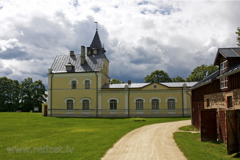 Doles muiža. Daugavas muzejs
