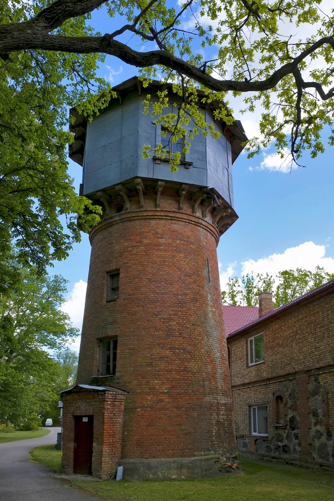 Reņģes muižas ūdenstornis