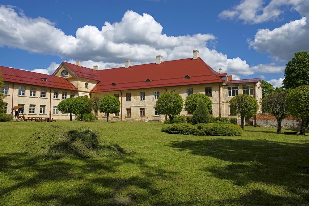 Lielezeres muižas kungu māja